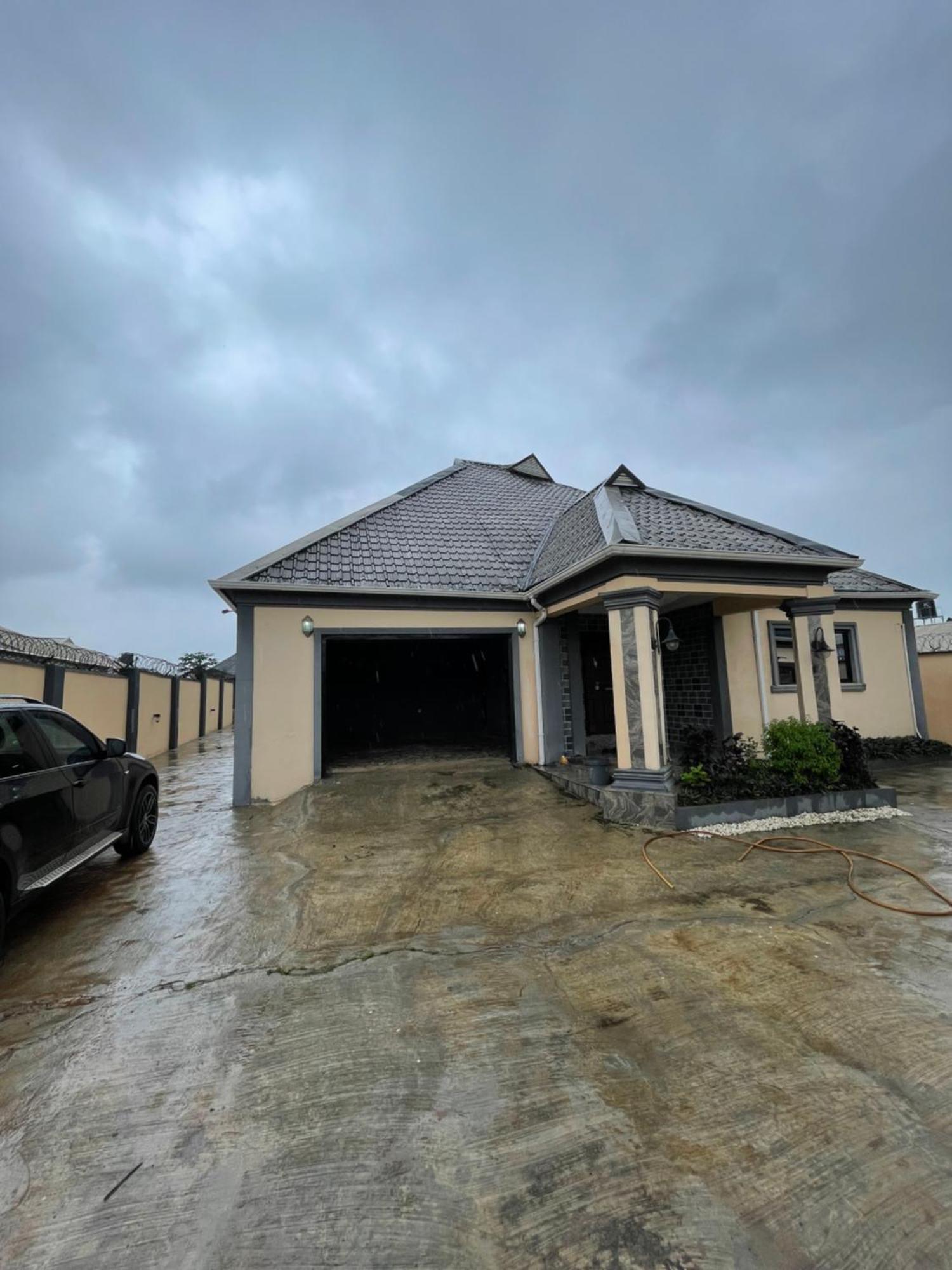 An Entire Rare Stylish 4-Bedroom Bungalow Akure Exterior foto